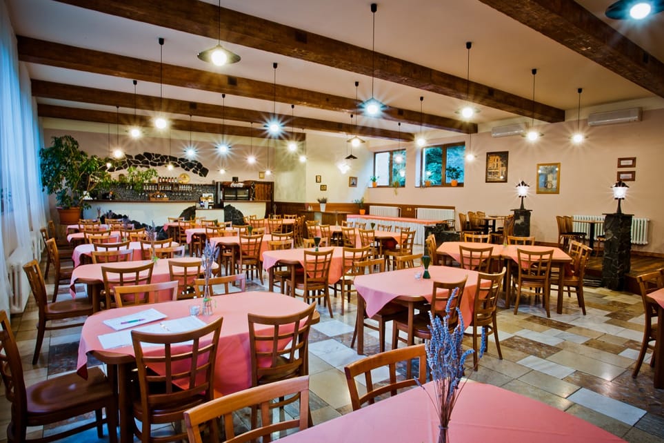 Boost Your Restaurant Sales with a Properly Cleaned Premises